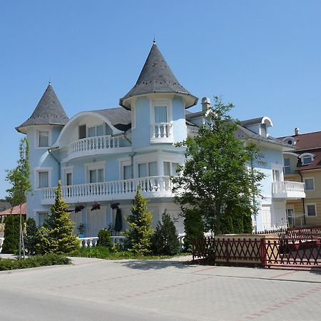 Bed and Breakfast Crystal Es Susanne Panzio Siófok Exterior foto