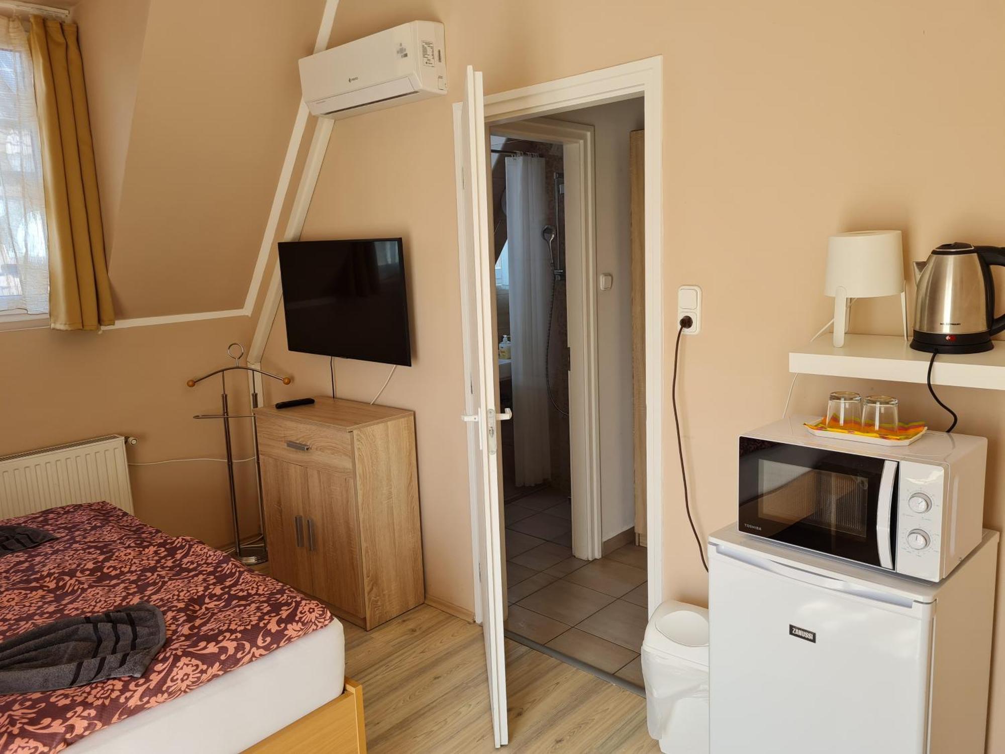Bed and Breakfast Crystal Es Susanne Panzio Siófok Exterior foto